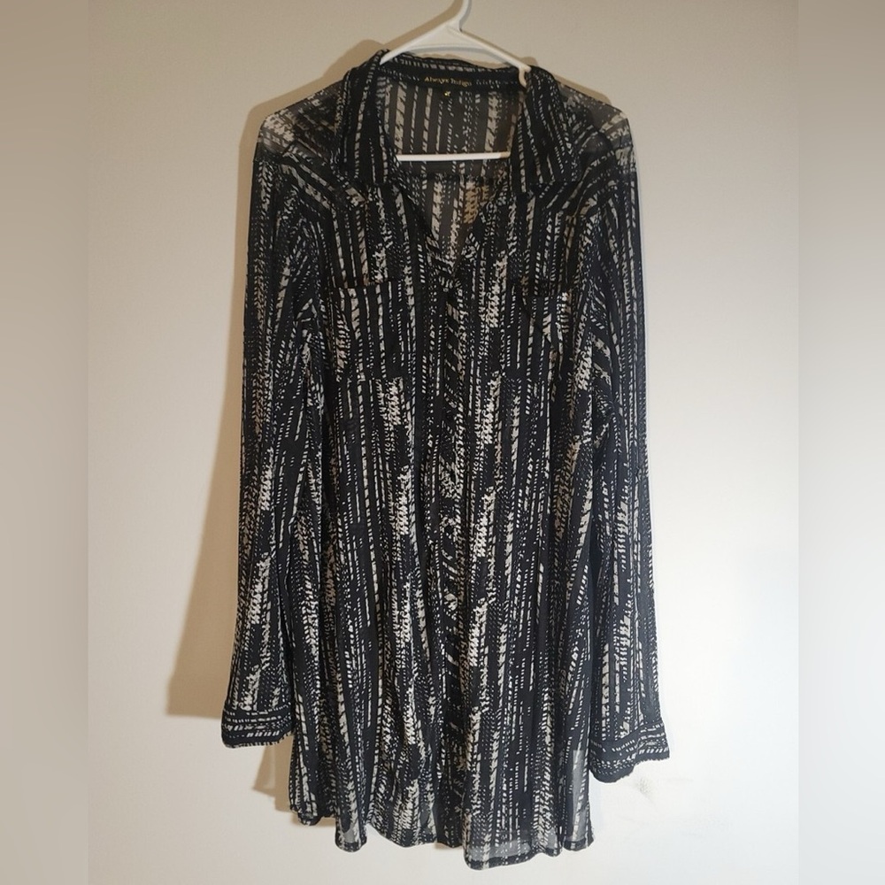 Black and White Patterned Women's Blouse